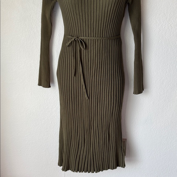 🆕 Quince Ribbed Sweater Dress - Picture 2 of 8